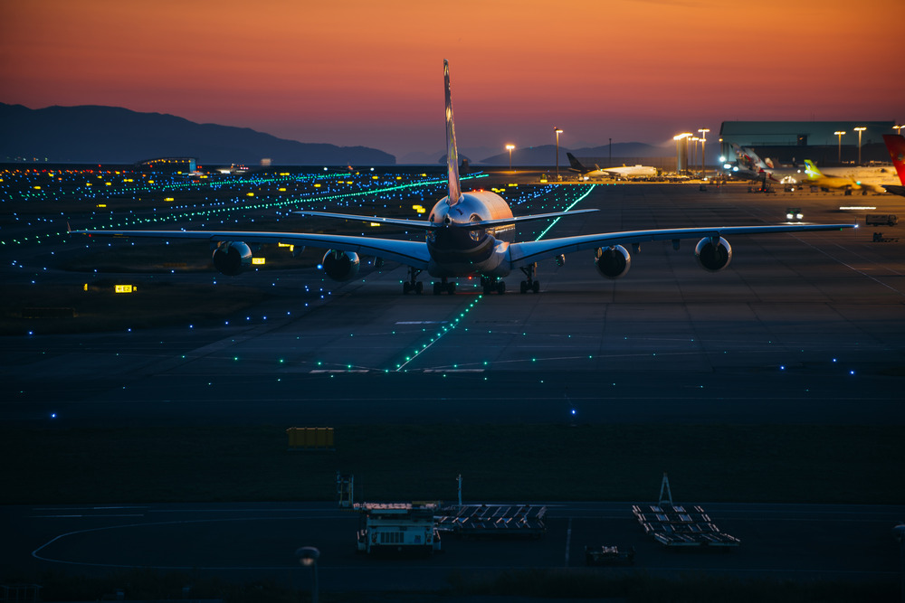 Flughafentransfer Night View